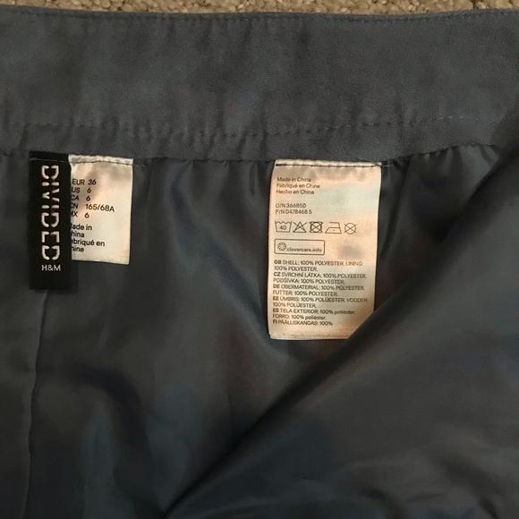 H&M Divided Moleskin Zippered Mini Skirt - Picture 4 of 4